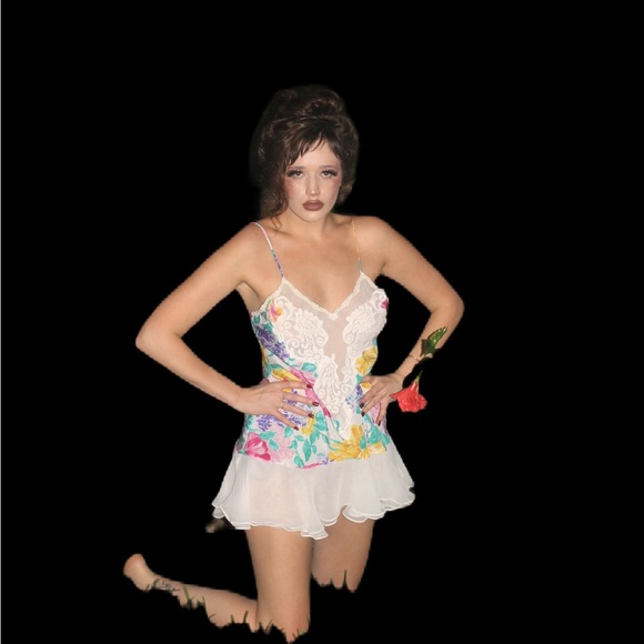 Size M Gorgeous 80s mesh floral slip 🌸🌺🌼 - Picture 3 of 3